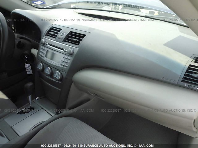 4T1BF3EK6BU770049 - 2011 TOYOTA CAMRY SE/LE/XLE BLUE photo 5