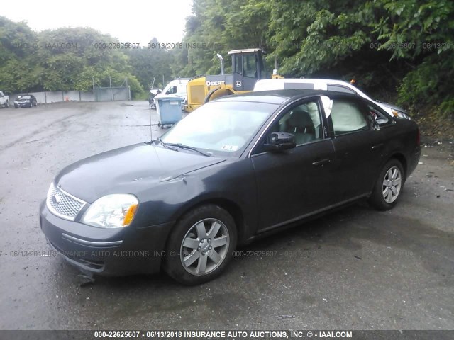 1FAHP24197G144750 - 2007 FORD FIVE HUNDRED SEL GRAY photo 2