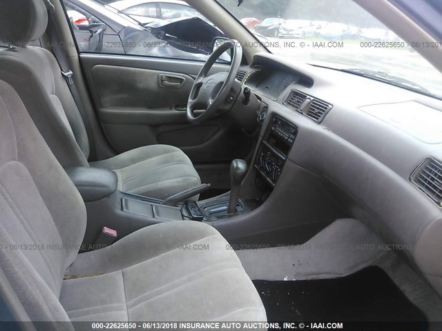 4T1BG22K7WU218416 - 1998 TOYOTA CAMRY CE/LE/XLE 黑色 照片 5