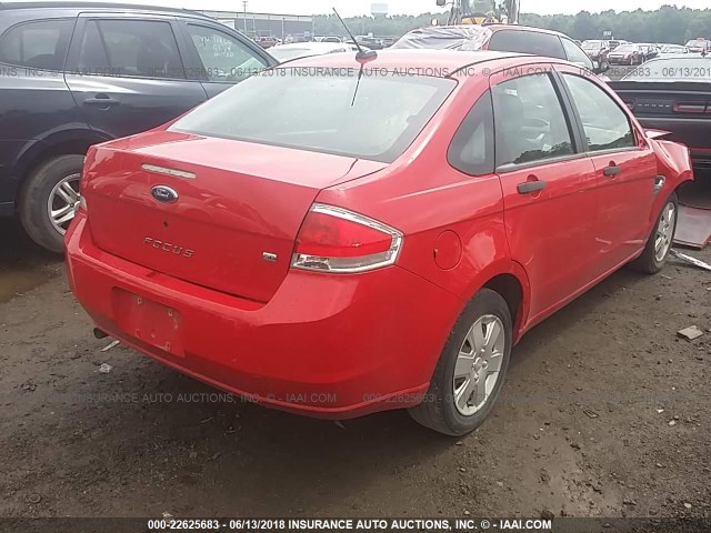 1FAHP35N28W299350 - 2008 FORD FOCUS SE/SEL/SES RED photo 4