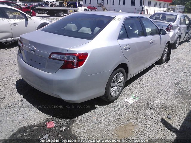 4T1BF1FK3EU361028 - 2014 TOYOTA CAMRY L/SE/LE/XLE ვერცხლისფერი ფოტო 4