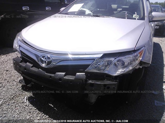 4T1BF1FK3EU361028 - 2014 TOYOTA CAMRY L/SE/LE/XLE ვერცხლისფერი ფოტო 6
