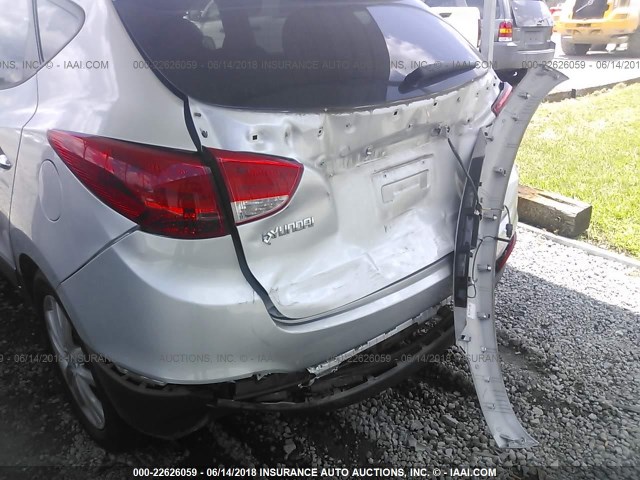 KM8JUCACXAU023522 - 2010 HYUNDAI TUCSON GLS/LIMITED SILVER photo 6