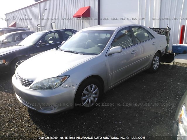 4T1BE32K95U102354 - 2005 TOYOTA CAMRY LE/XLE/SE 银色 照片 2