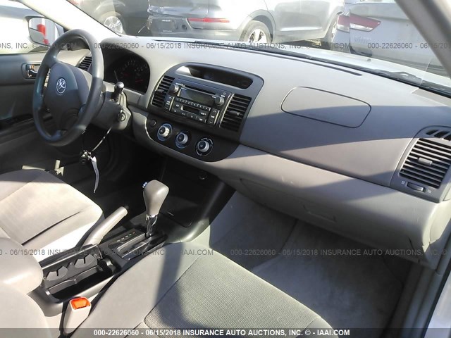 4T1BE32K95U102354 - 2005 TOYOTA CAMRY LE/XLE/SE 银色 照片 5