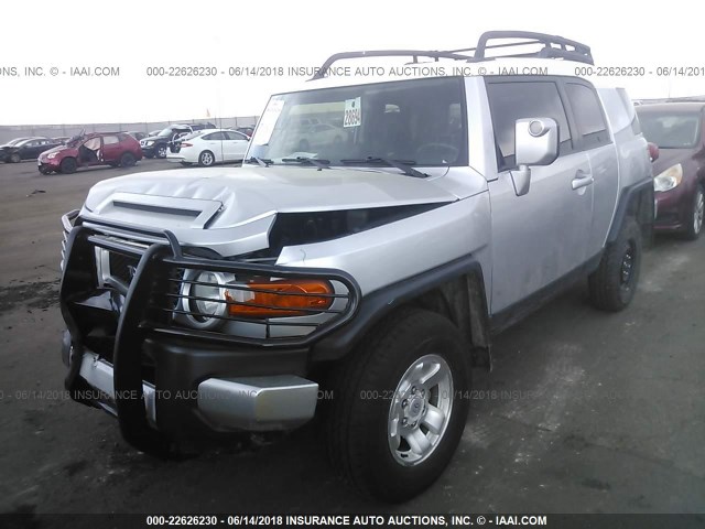 JTEBU11F570062053 - 2007 TOYOTA FJ CRUISER SILVER photo 2