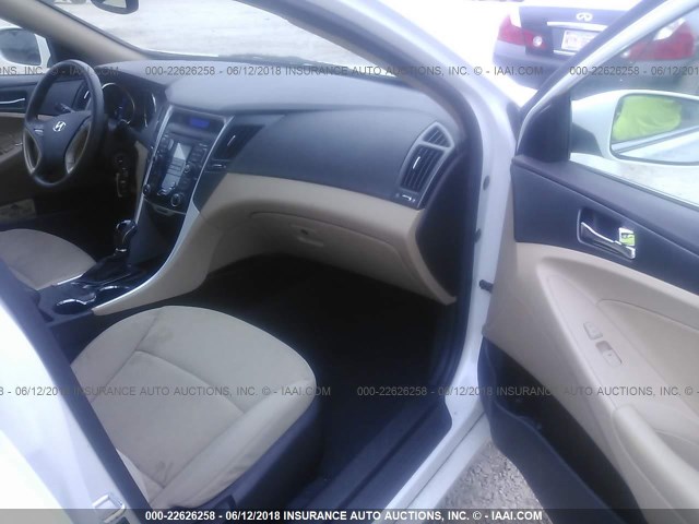 5NPEB4AC7BH305291 - 2011 HYUNDAI SONATA GLS WHITE photo 5