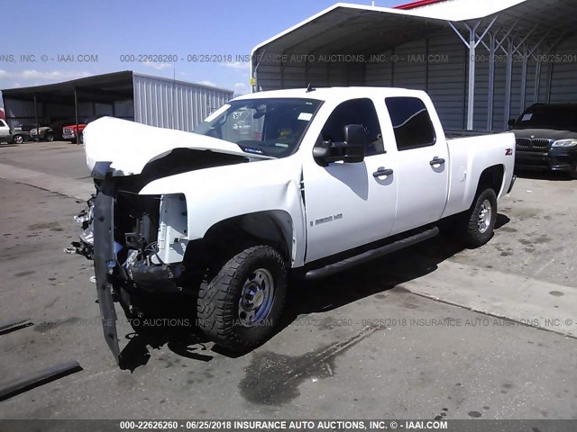 1GCHK23638F142523 - 2008 CHEVROLET SILVERADO K2500 HEAVY DUTY WHITE photo 2