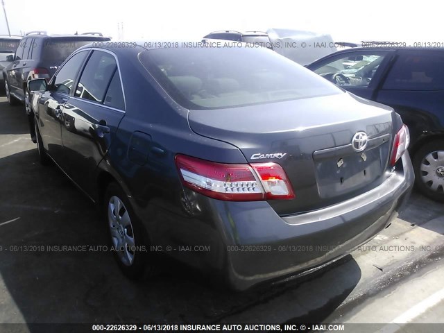 4T1BF3EK7BU153808 - 2011 TOYOTA CAMRY SE/LE/XLE GRAY photo 3