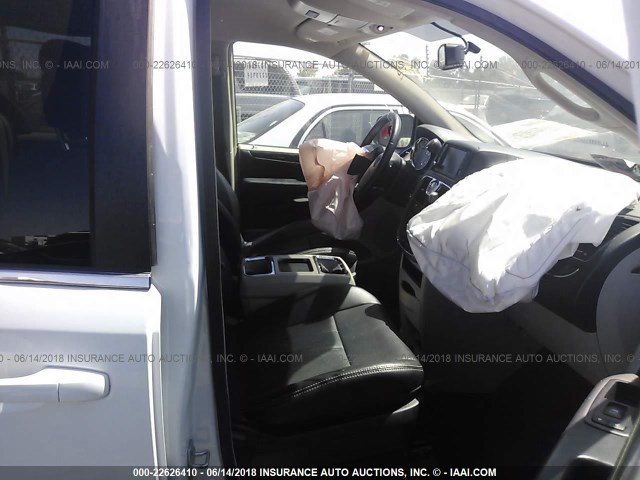 2C4RC1BG7FR588475 - 2015 CHRYSLER TOWN & COUNTRY TOURING WHITE photo 5