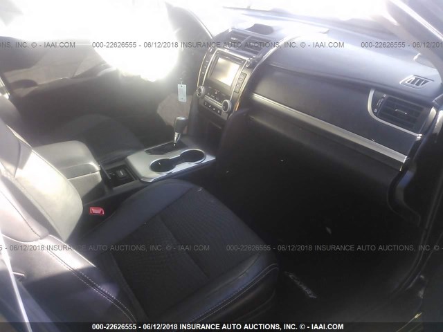 4T1BF1FK8EU833742 - 2014 TOYOTA CAMRY L/SE/LE/XLE 黑色 照片 5