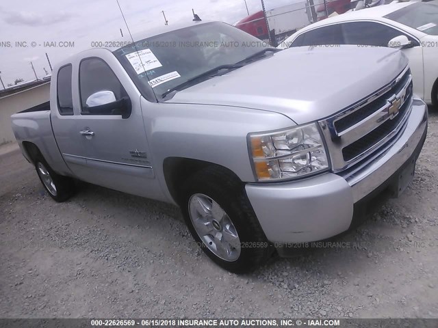 1GCSCSE03AZ281597 - 2010 CHEVROLET SILVERADO C1500 LT SILVER photo 1