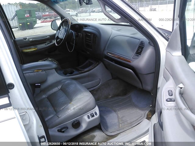 5LMRU27A3XLJ25615 - 1999 LINCOLN NAVIGATOR WHITE photo 5