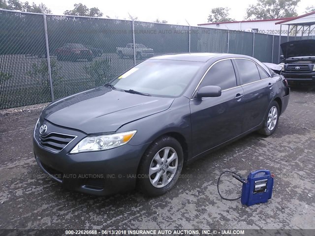 4T4BF3EK4BR148328 - 2011 TOYOTA CAMRY SE/LE/XLE 灰色 照片 2