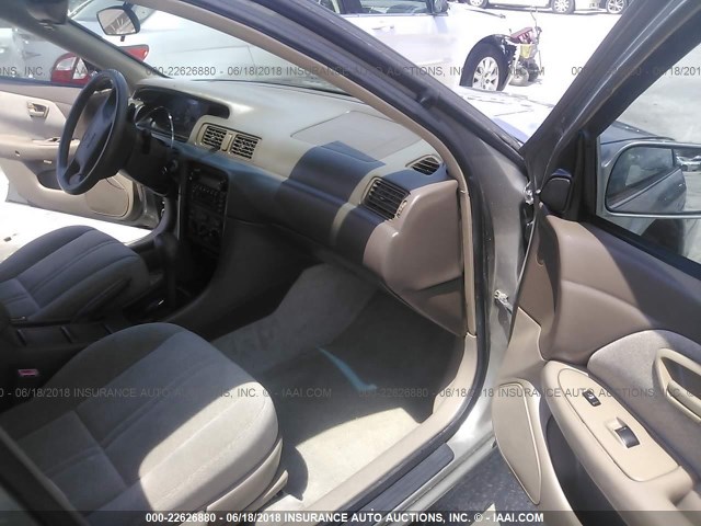 4T1BG22K71U088940 - 2001 TOYOTA CAMRY CE/LE/XLE GRAY photo 5