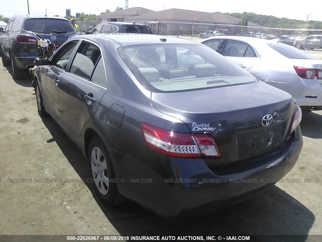 4T4BF3EK7BR209266 - 2011 TOYOTA CAMRY SE/LE/XLE GRAY photo 3