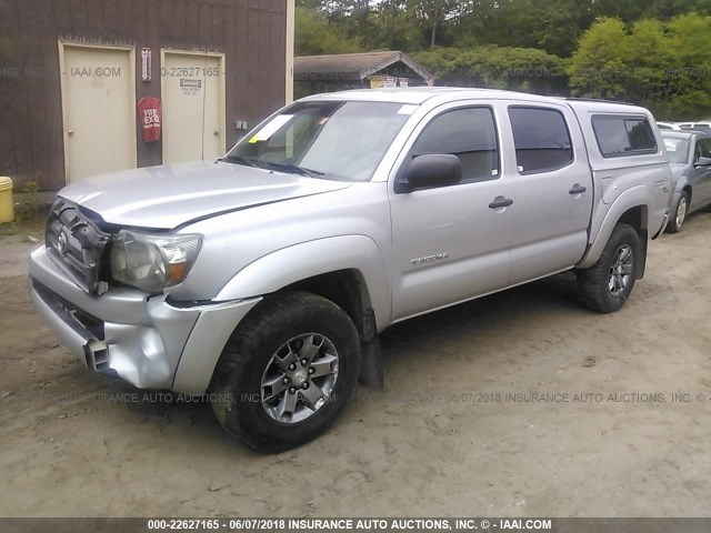 3TMLU4EN5AM047102 - 2010 TOYOTA TACOMA DOUBLE CAB SILVER photo 2