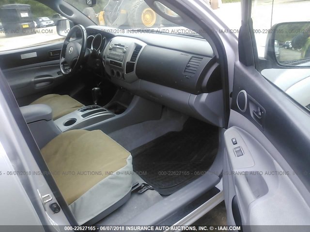 3TMLU4EN5AM047102 - 2010 TOYOTA TACOMA DOUBLE CAB ვერცხლისფერი ფოტო 5
