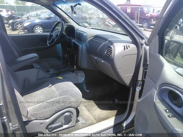 1GNDT13S932247481 - 2003 CHEVROLET TRAILBLAZER  GRAY photo 5