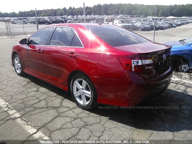 4T1BF1FK1EU869725 - 2014 TOYOTA CAMRY L/SE/LE/XLE RED photo 3