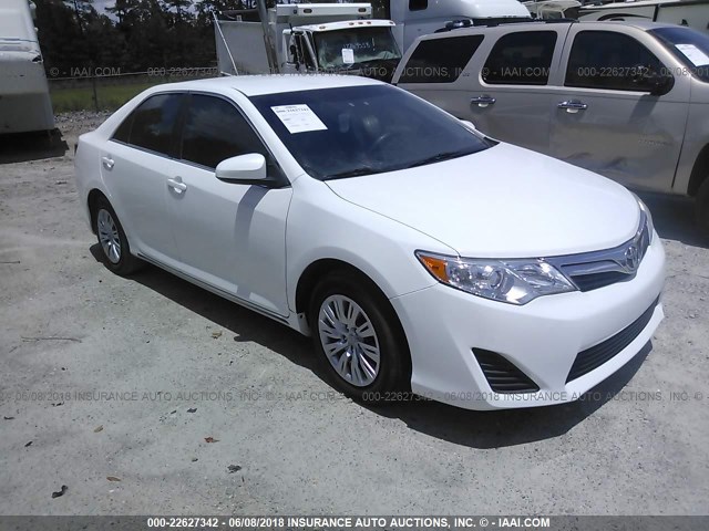 4T1BF1FK2DU260710 - 2013 TOYOTA CAMRY L/SE/LE/XLE თეთრი ფოტო 1