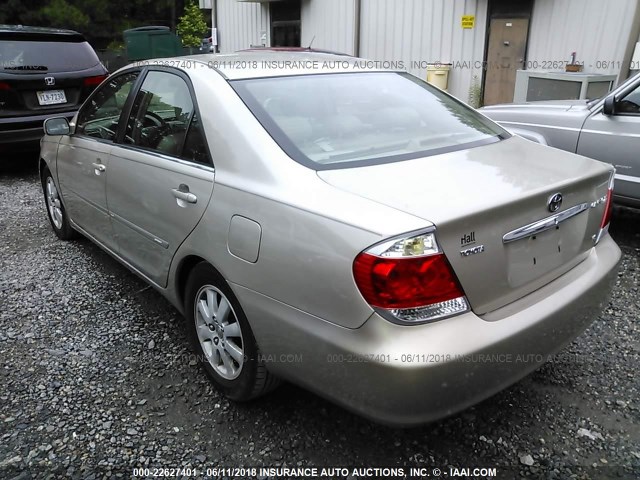 4T1BF30K55U101735 - 2005 TOYOTA CAMRY LE/XLE/SE ბეჟი ფოტო 3