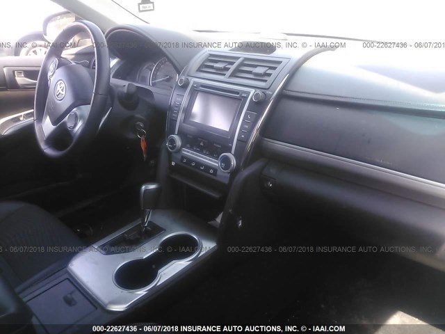 4T1BF1FK3DU295000 - 2013 TOYOTA CAMRY L/SE/LE/XLE 灰色 照片 5