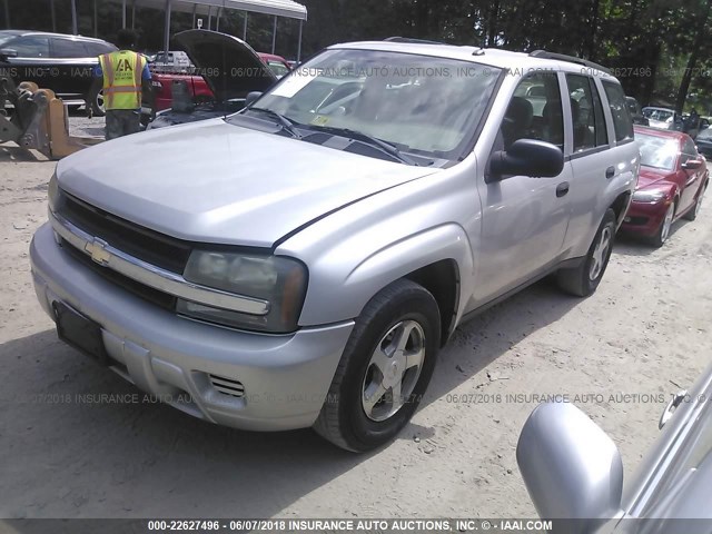 1GNDS13S552259830 - 2005 CHEVROLET TRAILBLAZER LS/LT SILVER photo 2