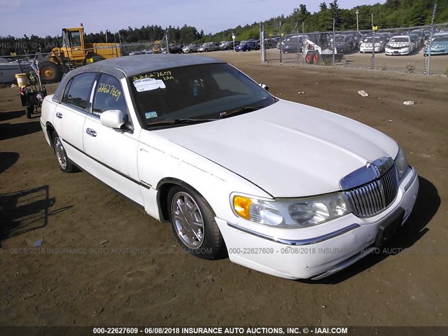 1LNFM82W9WY684051 - 1998 LINCOLN TOWN CAR SIGNATURE WHITE photo 1