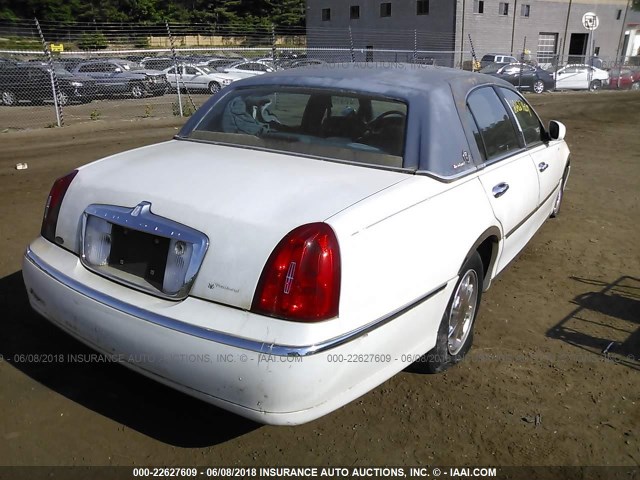 1LNFM82W9WY684051 - 1998 LINCOLN TOWN CAR SIGNATURE WHITE photo 4