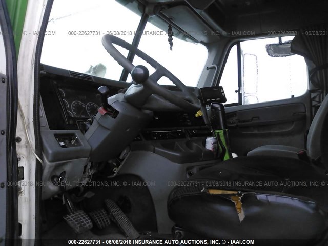 1FUJA6AV34LM32366 - 2004 FREIGHTLINER CONVENTIONAL COLUMBIA WHITE photo 5