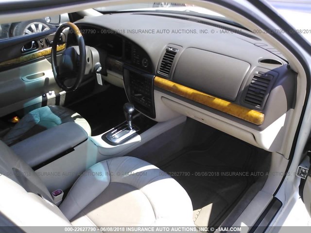 1LNHM97V2YY844210 - 2000 LINCOLN CONTINENTAL  Kremowy zdjęcie 5