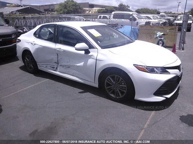 4T1B11HK3JU028155 - 2018 TOYOTA CAMRY L/LE/XLE/SE/XSE WHITE photo 1