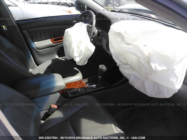 4T1BF30K83U052804 - 2003 TOYOTA CAMRY LE/XLE/SE 银色 照片 5