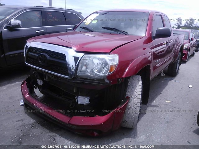 5TFTX4GN9BX002616 - 2011 TOYOTA TACOMA PRERUNNER ACCESS CAB RED photo 2