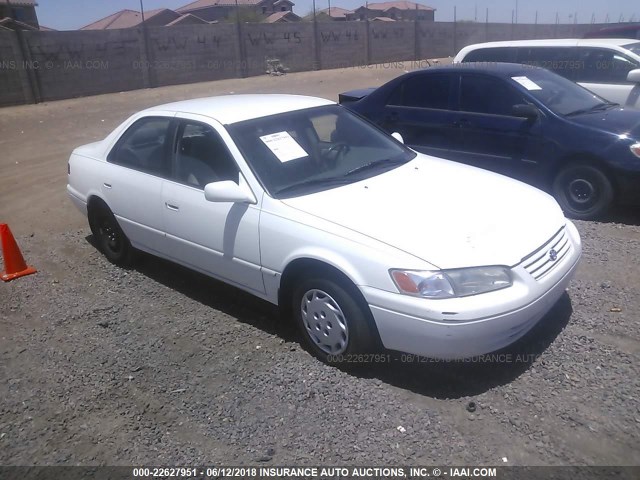 JT2BG22K9X0303778 - 1999 TOYOTA CAMRY LE/XLE WHITE photo 1