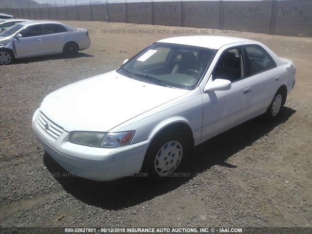 JT2BG22K9X0303778 - 1999 TOYOTA CAMRY LE/XLE WHITE photo 2