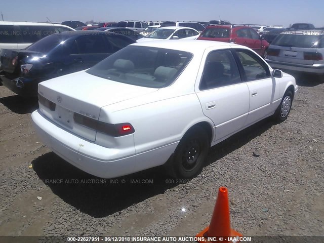 JT2BG22K9X0303778 - 1999 TOYOTA CAMRY LE/XLE WHITE photo 4