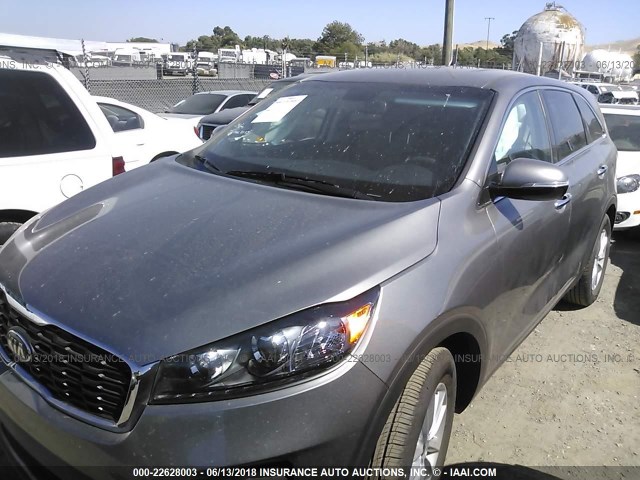 5XYPG4A5XKG440803 - 2019 KIA SORENTO GRAY photo 2