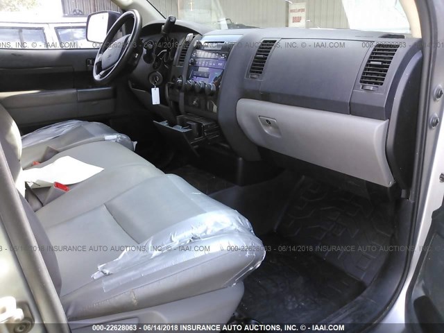 5TFRM5F13CX039959 - 2012 TOYOTA TUNDRA DOUBLE CAB SR5 SILVER photo 5
