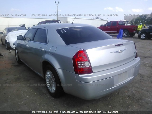 2C3KA53GX8H258288 - 2008 CHRYSLER 300 TOURING SILVER photo 3