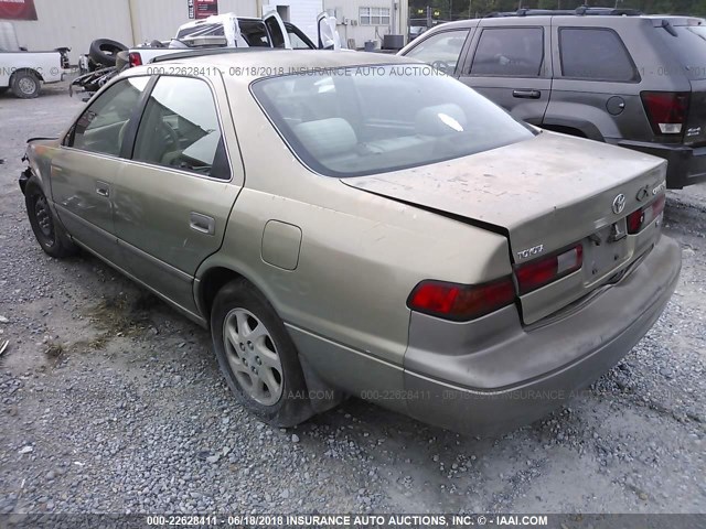 JT2BF22K8X0187296 - 1999 TOYOTA CAMRY LE/XLE Ոսկեգույն լուսանկար 3