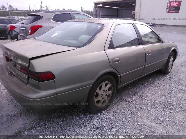 JT2BF22K8X0187296 - 1999 TOYOTA CAMRY LE/XLE Ոսկեգույն լուսանկար 4
