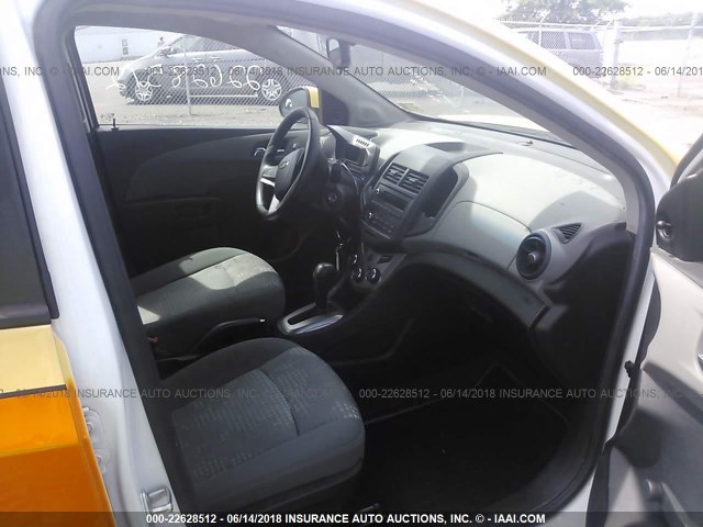 1G1JA6SH0D4173581 - 2013 CHEVROLET SONIC LS ნარინჯისფერი ფოტო 5