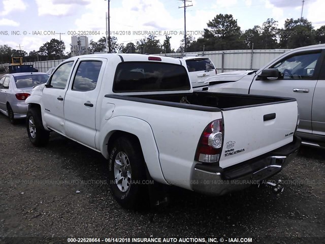 5TFLU4EN0BX005349 - 2011 TOYOTA TACOMA DOUBLE CAB WHITE photo 3