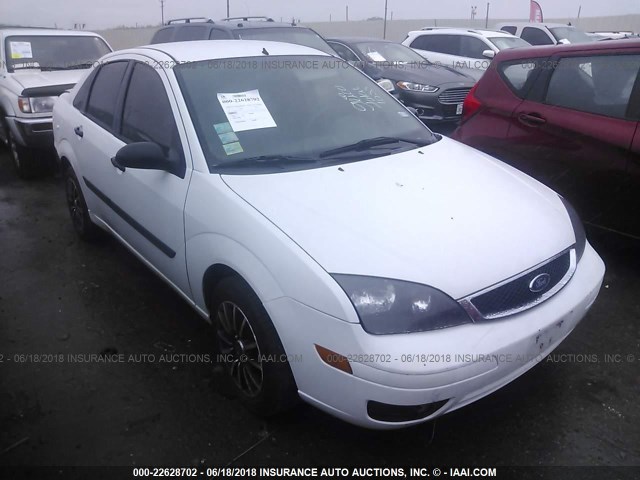 1FAFP34N77W321026 - 2007 FORD FOCUS ZX4/S/SE/SES WHITE photo 1