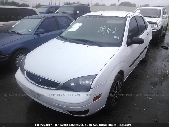1FAFP34N77W321026 - 2007 FORD FOCUS ZX4/S/SE/SES WHITE photo 2