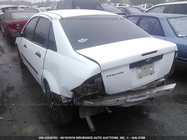 1FAFP34N77W321026 - 2007 FORD FOCUS ZX4/S/SE/SES WHITE photo 3