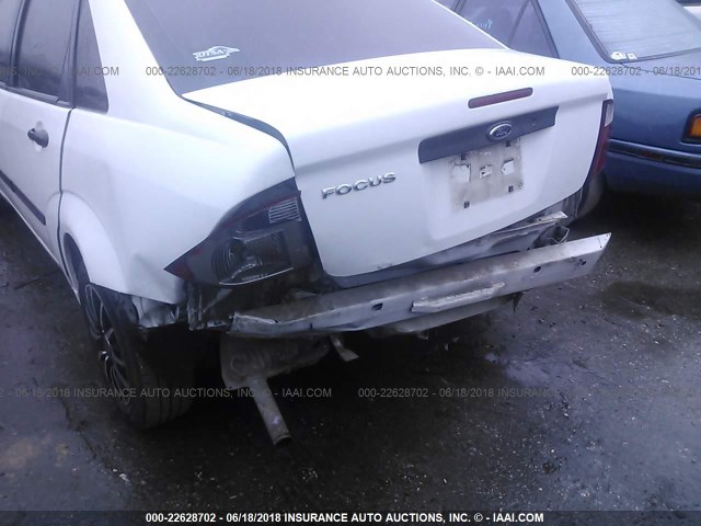 1FAFP34N77W321026 - 2007 FORD FOCUS ZX4/S/SE/SES WHITE photo 6
