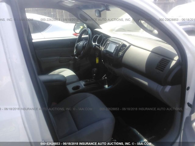 5TFTX4CN0FX067690 - 2015 TOYOTA TACOMA ACCESS CAB Weiß Foto 5